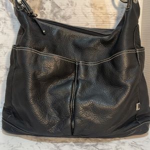 OiOI Australia Pompeian Leather Diaper Bag black with stroller straps